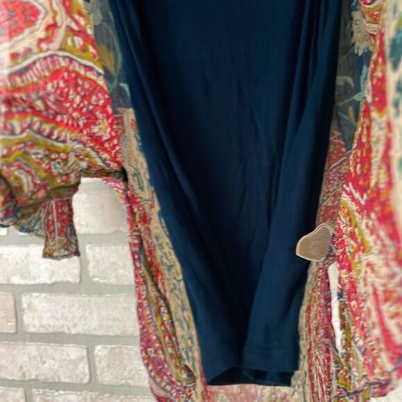 Soft Sureounding Blouse size Sm - Picture 6 of 9